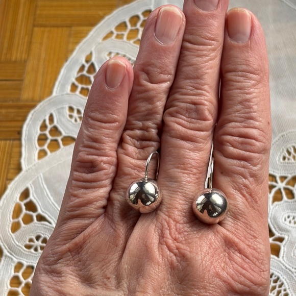 Vintage Jewelry - Vintage 925 classic ball drop leverback earrings Italy 12mm